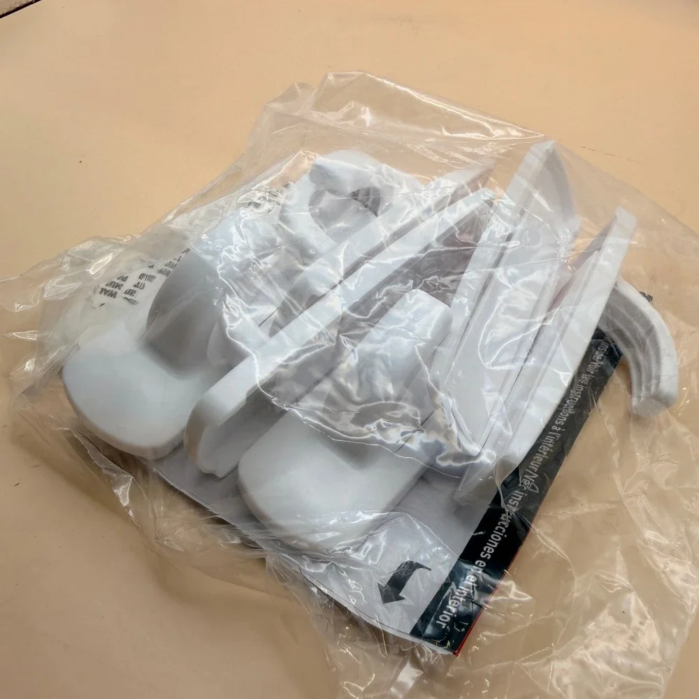 Set of 7 Command 5 lb Large Utility Hooks w/ 12 Strips, No Tools for Hanging, Or